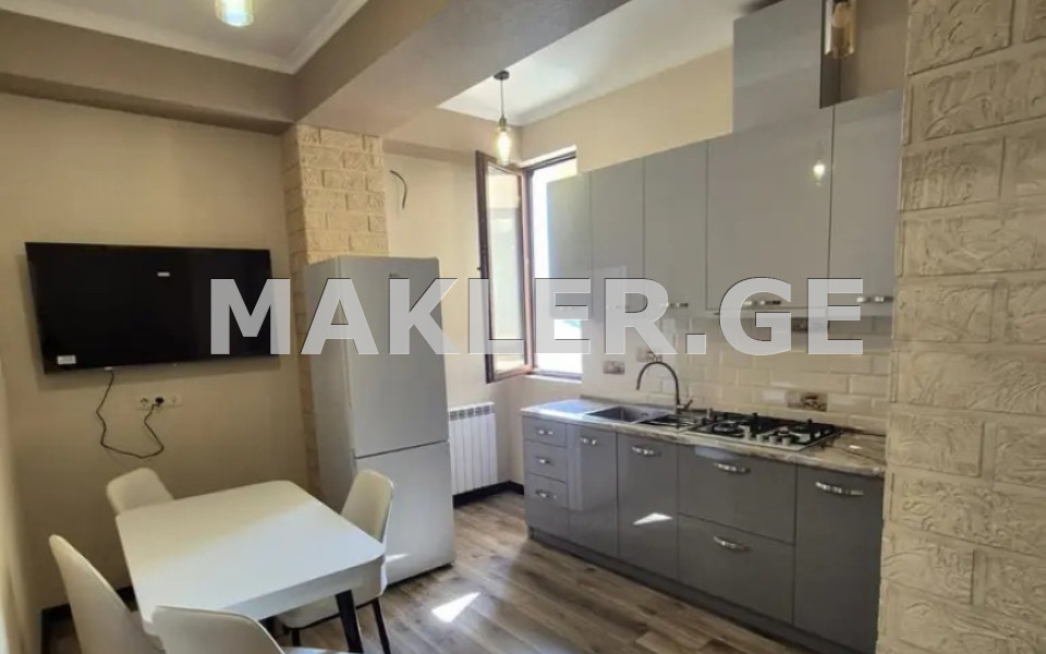  ქირავდება 3 ოთახიანი  ბინა ვეძისში  ისაკაძის ქუჩაზე 