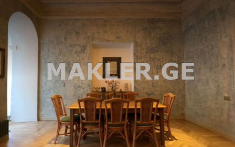  იყიდება 5 ოთახიანი  ბინა მთაწმინდაზე (ძველ თბილისში)  გრიბოედოვის ქუჩაზე 