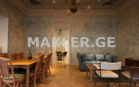  იყიდება 5 ოთახიანი  ბინა მთაწმინდაზე (ძველ თბილისში)  გრიბოედოვის ქუჩაზე 