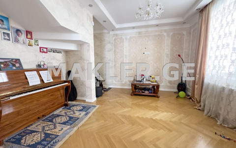  იყიდება 260 m² ფართობის საკუთარი სახლი ჩუღურეთის რაიონში  ტერენტი გრანელის ქუჩაზე 