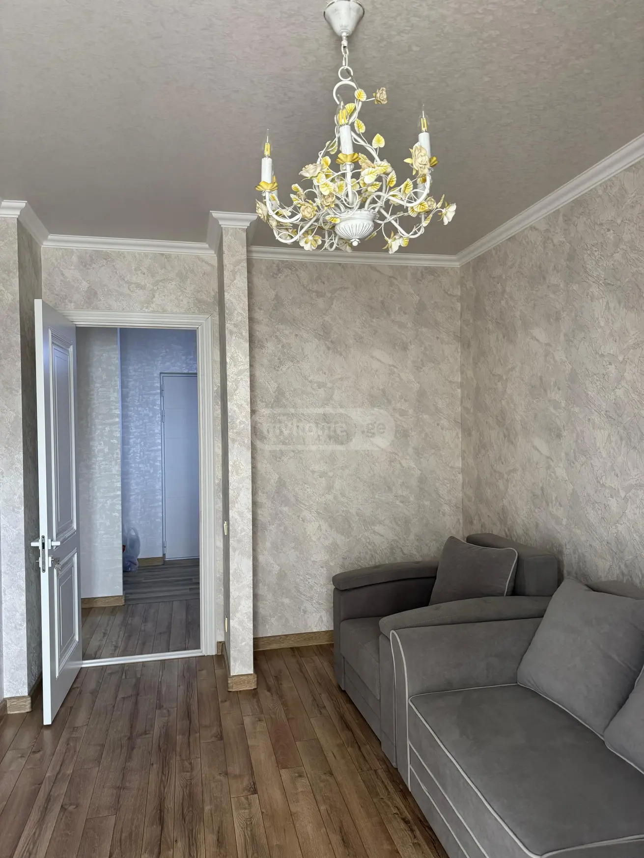  ქირავდება 3 ოთახიანი  ბინა ვეძისში  მ.გელოვანის ქუჩაზე 