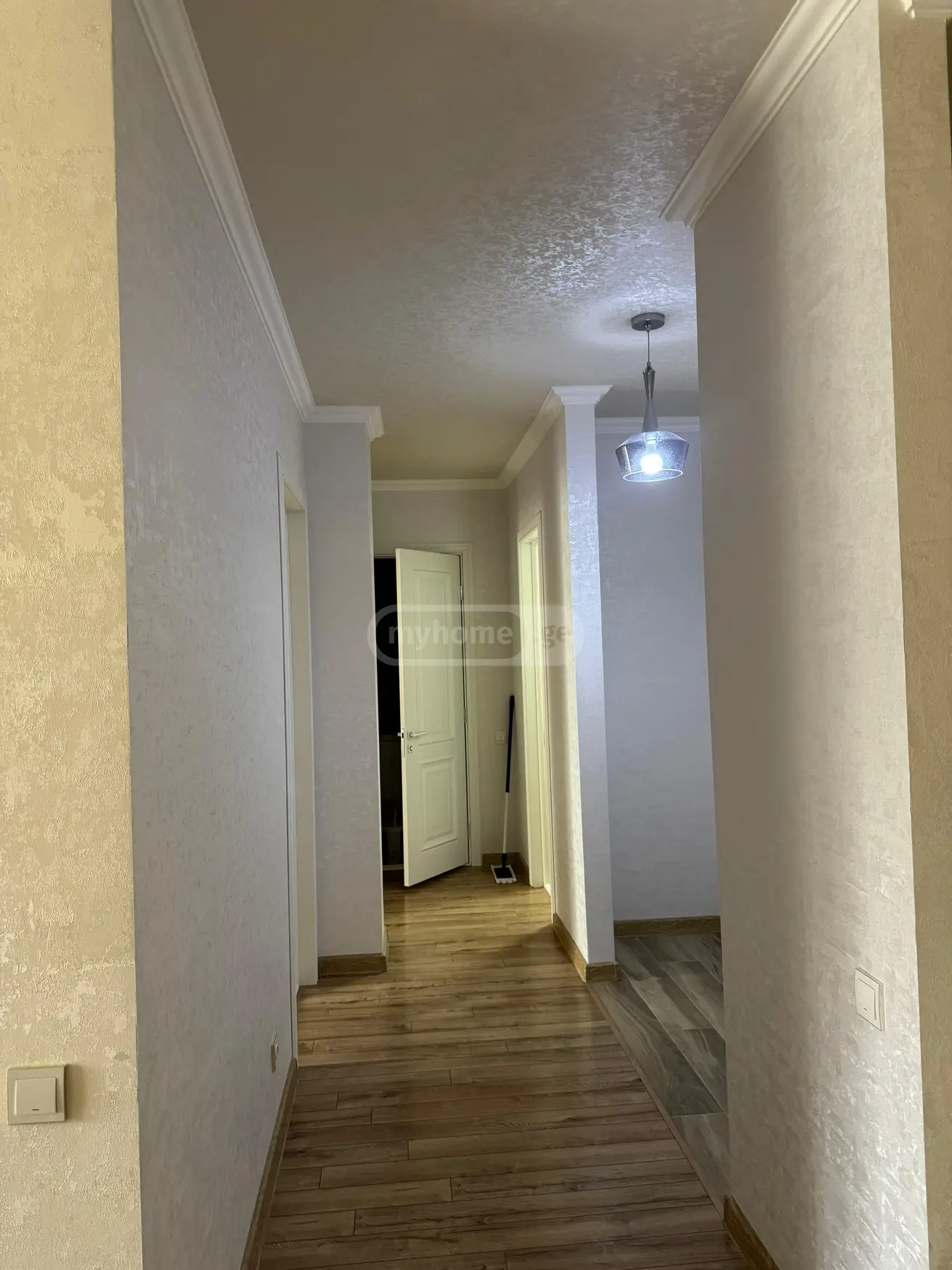  ქირავდება 3 ოთახიანი  ბინა ვეძისში  მ.გელოვანის ქუჩაზე 