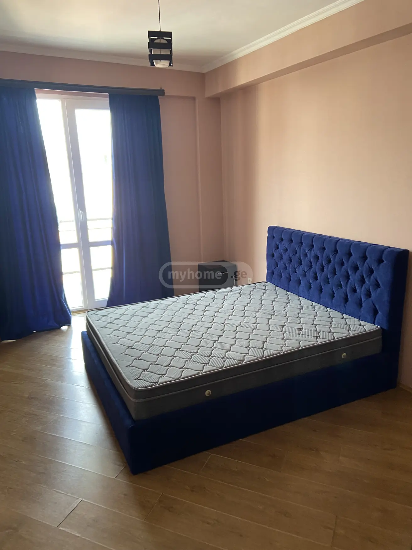  ქირავდება 3 ოთახიანი  ბინა საბურთალოზე  გაზაფხულის ქუჩაზე 