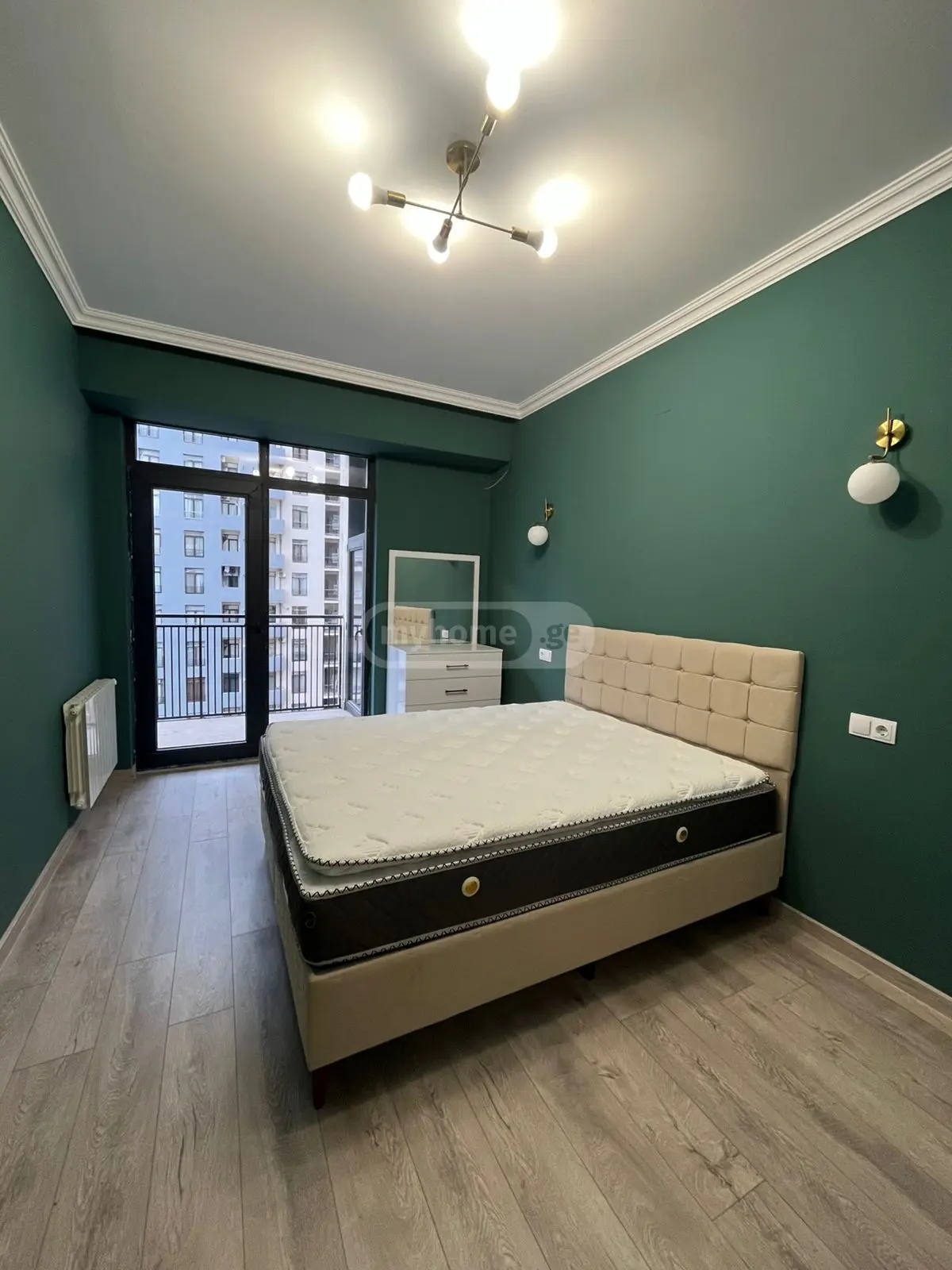  ქირავდება 3 ოთახიანი  ბინა საბურთალოზე  ქავთარაძის ქუჩაზე 