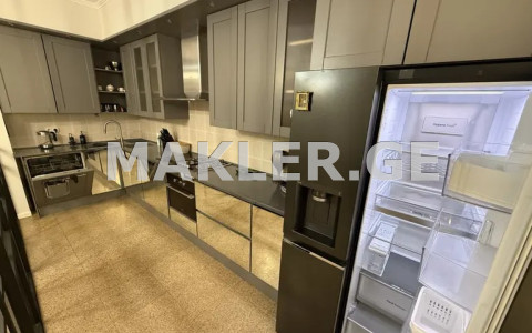  იყიდება 3 ოთახიანი  ბინა ვაკეში  მოსაშვილის ქუჩაზე 