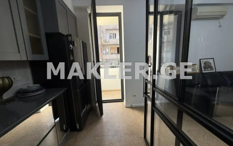  იყიდება 3 ოთახიანი  ბინა ვაკეში  მოსაშვილის ქუჩაზე 