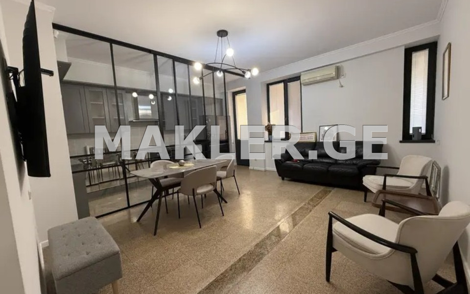  იყიდება 3 ოთახიანი  ბინა ვაკეში  მოსაშვილის ქუჩაზე 