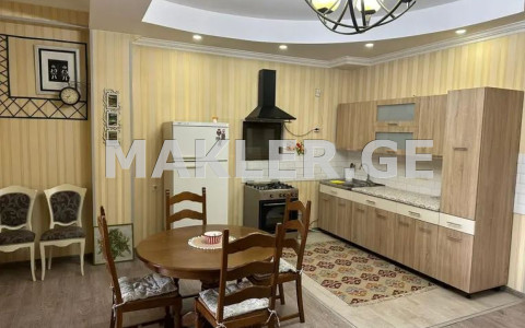  Продается 3 комнатная  Квартира в Навтлуги  на ул. Додашвили 