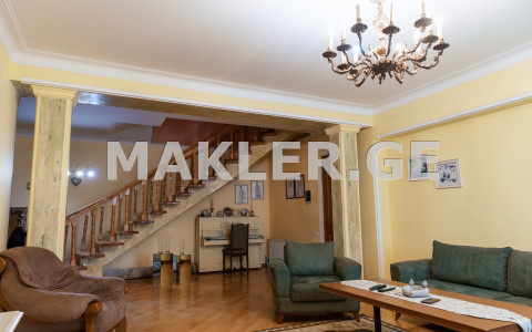  Продается 4 комнатная  Квартира в Сабуртало  на ул. Икалто 