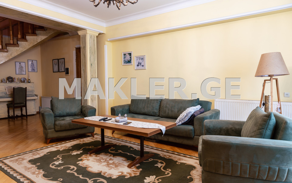  Продается 4 комнатная  Квартира в Сабуртало  на ул. Икалто 