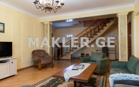  Продается 4 комнатная  Квартира в Сабуртало  на ул. Икалто 