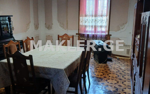  იყიდება 4 ოთახიანი  ბინა ჩუღურეთის რაიონში  ნინოშვილის ქუჩაზე 