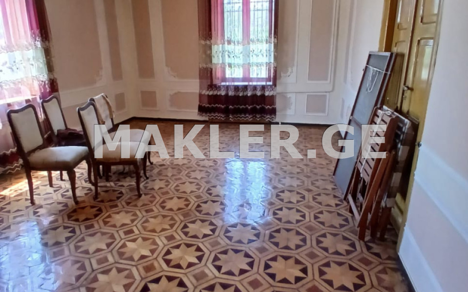  იყიდება 4 ოთახიანი  ბინა ჩუღურეთის რაიონში  ნინოშვილის ქუჩაზე 