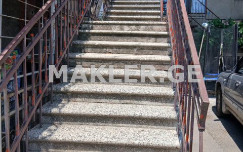  იყიდება 4 ოთახიანი  ბინა ჩუღურეთის რაიონში  ნინოშვილის ქუჩაზე 