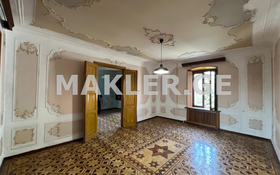  للبيع 4 room  الشقة في منطقة تشوغوريتي  in Ninoshvili st. 