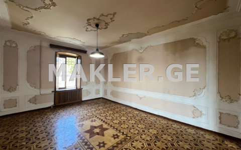  للبيع 4 room  الشقة في منطقة تشوغوريتي  in Ninoshvili st. 