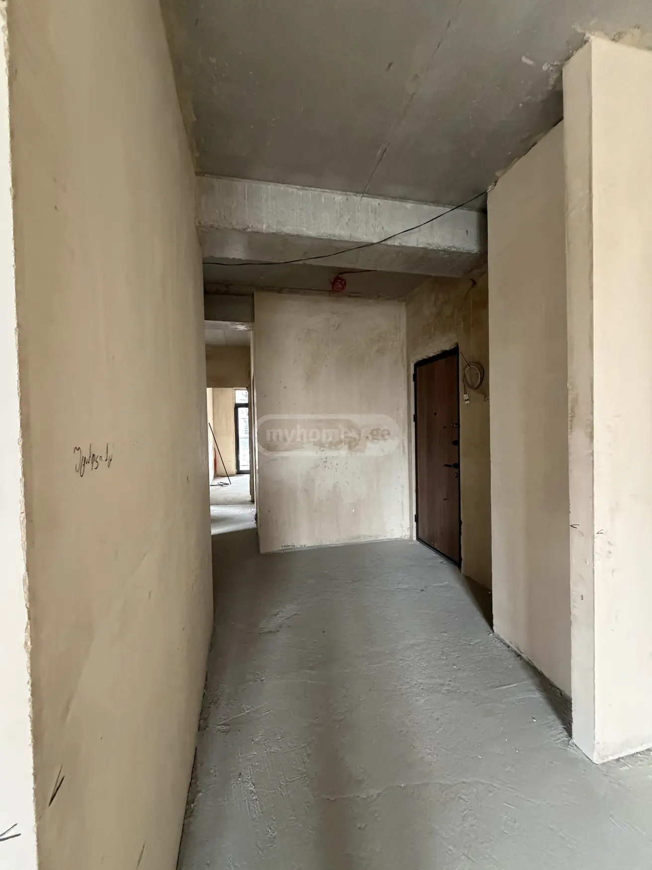  იყიდება 4 ოთახიანი  ბინა ვაკეში  ა.რაზმაძის ქუჩაზე 