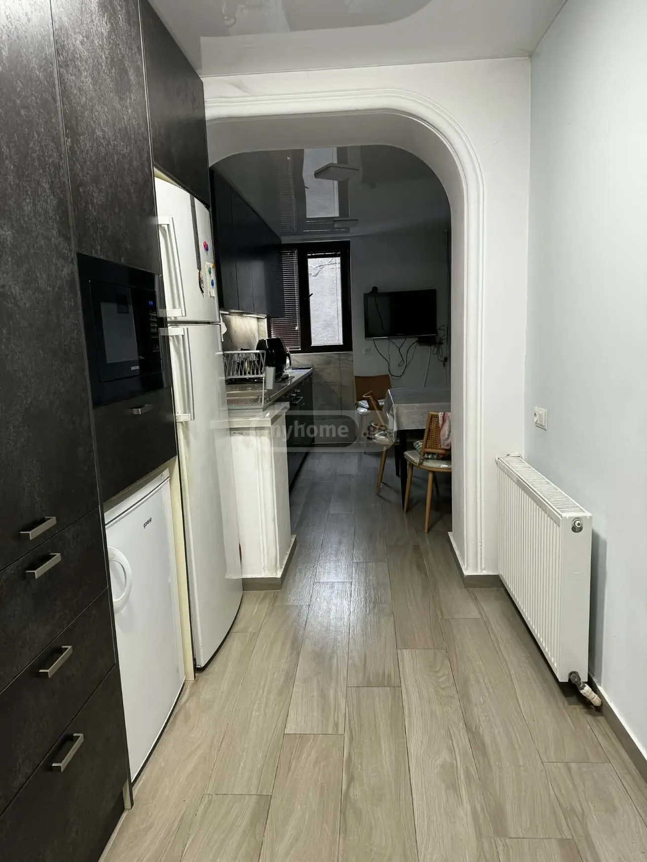  ქირავდება 4 ოთახიანი  ბინა სოლოლაკში (ძველ თბილისში)  ლ. ასათიანის ქუჩაზე 