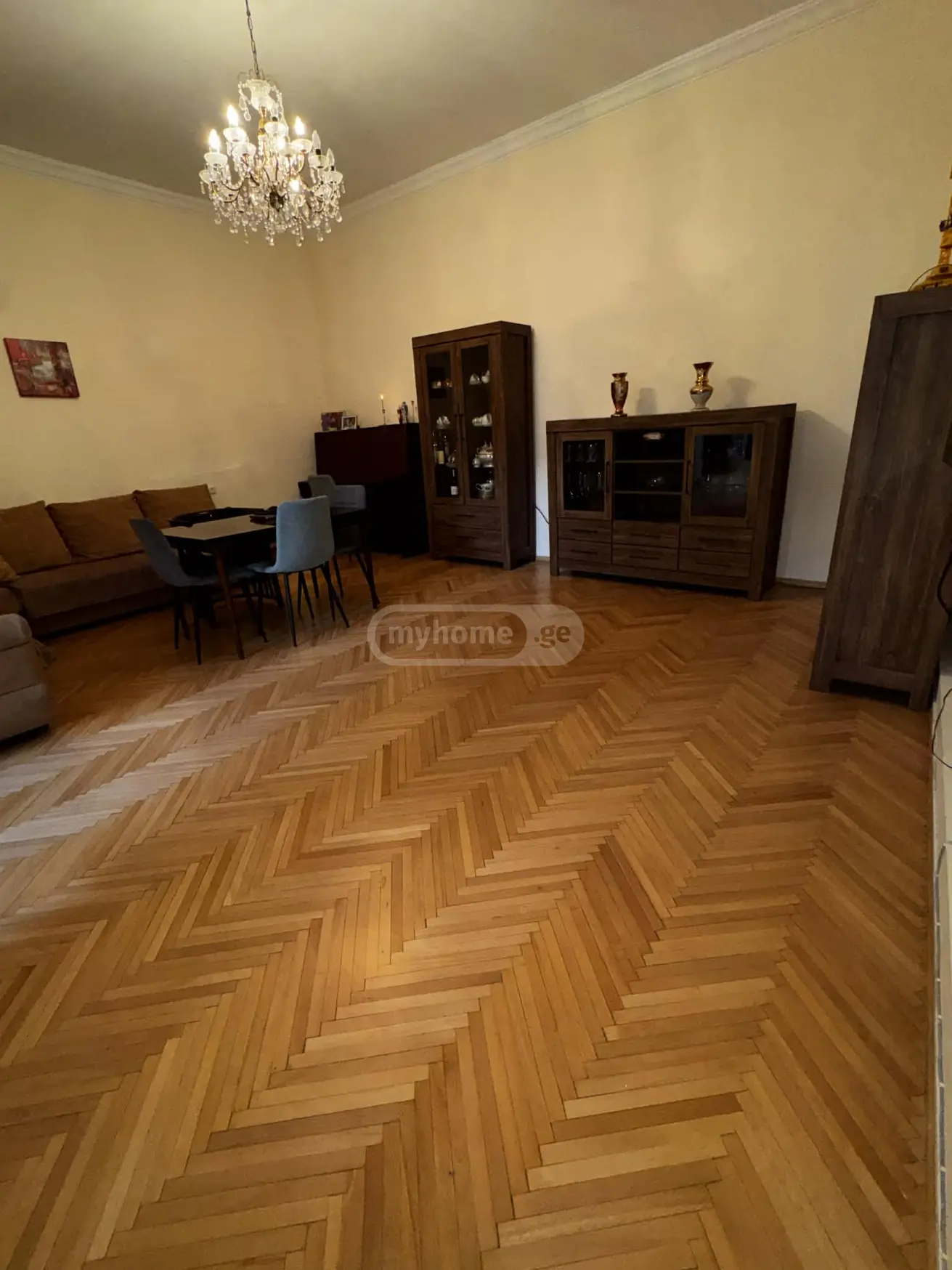  ქირავდება 4 ოთახიანი  ბინა სოლოლაკში (ძველ თბილისში)  ლ. ასათიანის ქუჩაზე 