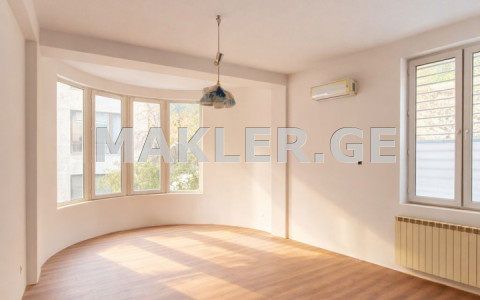  იყიდება 840 m² ფართობის ოფისი ვაკეში  გიორგი დანელიას ქუჩაზე 