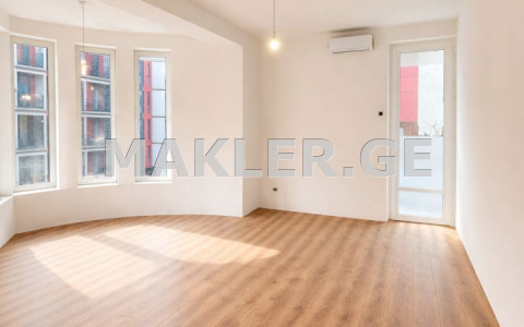  იყიდება 840 m² ფართობის ოფისი ვაკეში  გიორგი დანელიას ქუჩაზე 