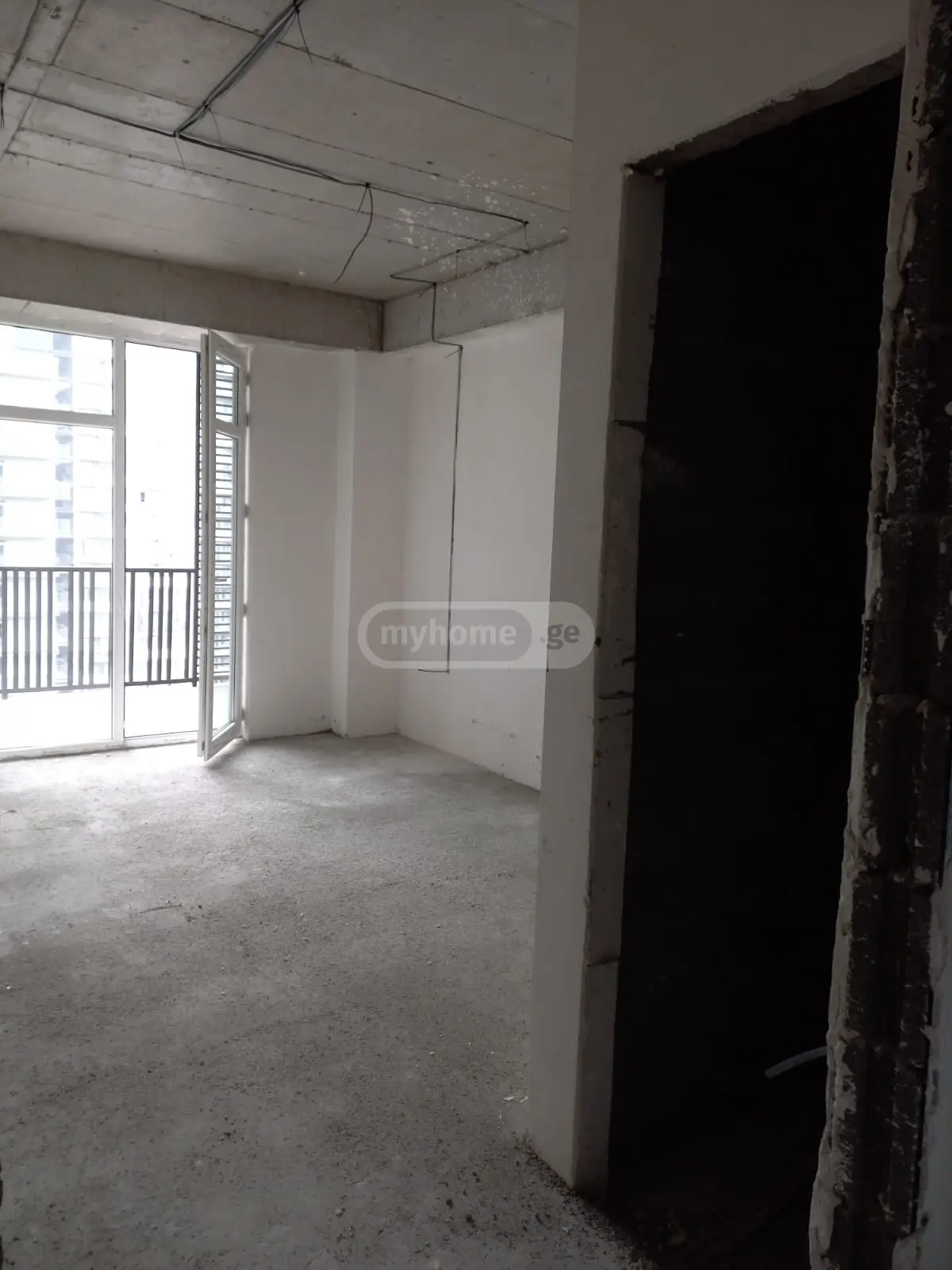  Продается 4 комнатная  Квартира в Исани  на ул. Навтлуги 