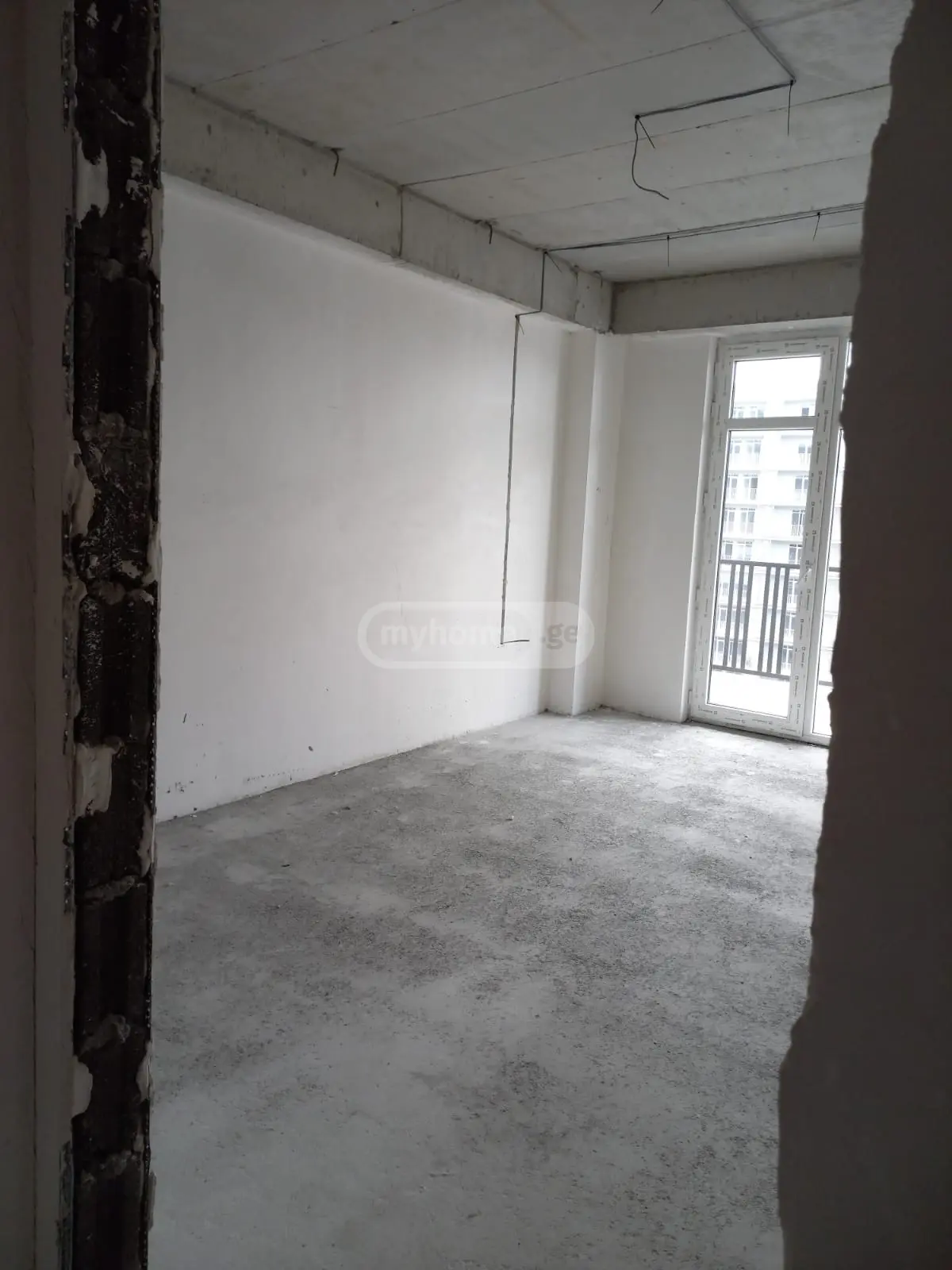  Продается 4 комнатная  Квартира в Исани  на ул. Навтлуги 