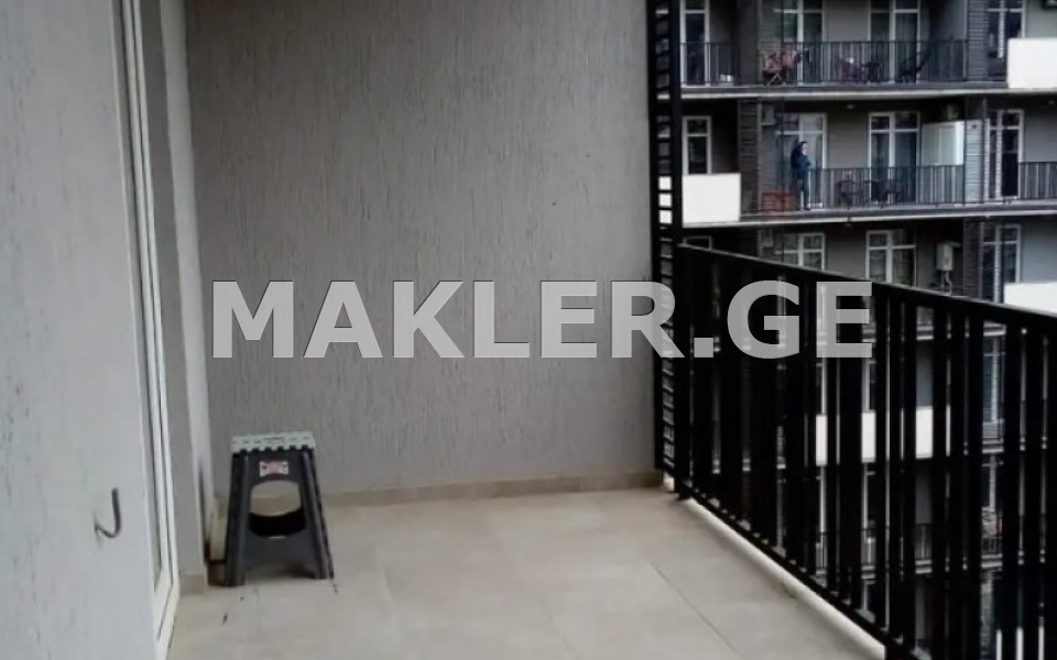  იყიდება 4 ოთახიანი  ბინა ისანში  ნავთლუღის ქუჩაზე 