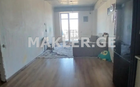  იყიდება 4 ოთახიანი  ბინა ისანში  ნავთლუღის ქუჩაზე 