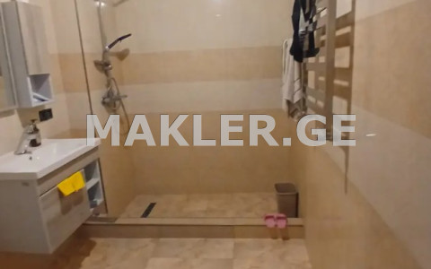  იყიდება 4 ოთახიანი  ბინა ისანში  ნავთლუღის ქუჩაზე 