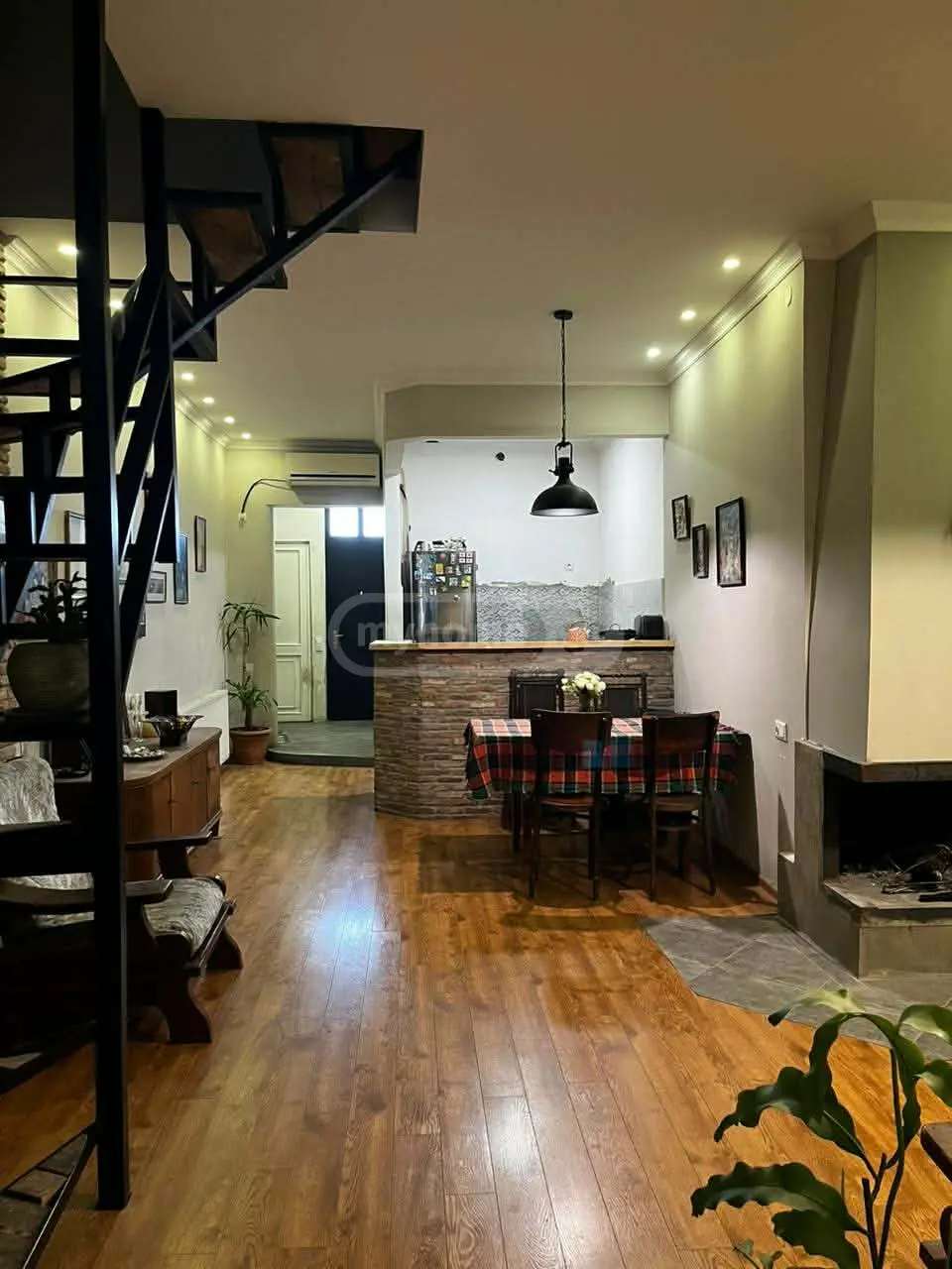  Satılık 5   Daire in Mtatsminda dist. (Old Tbilisi)  in Mtkvari st. 