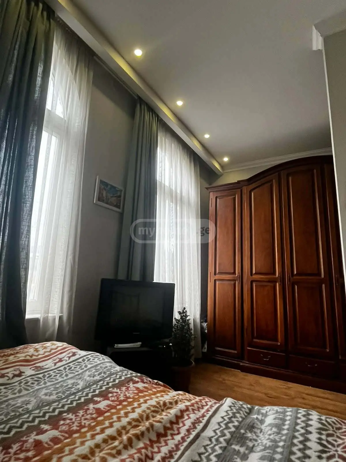  Satılık 5   Daire in Mtatsminda dist. (Old Tbilisi)  in Mtkvari st. 