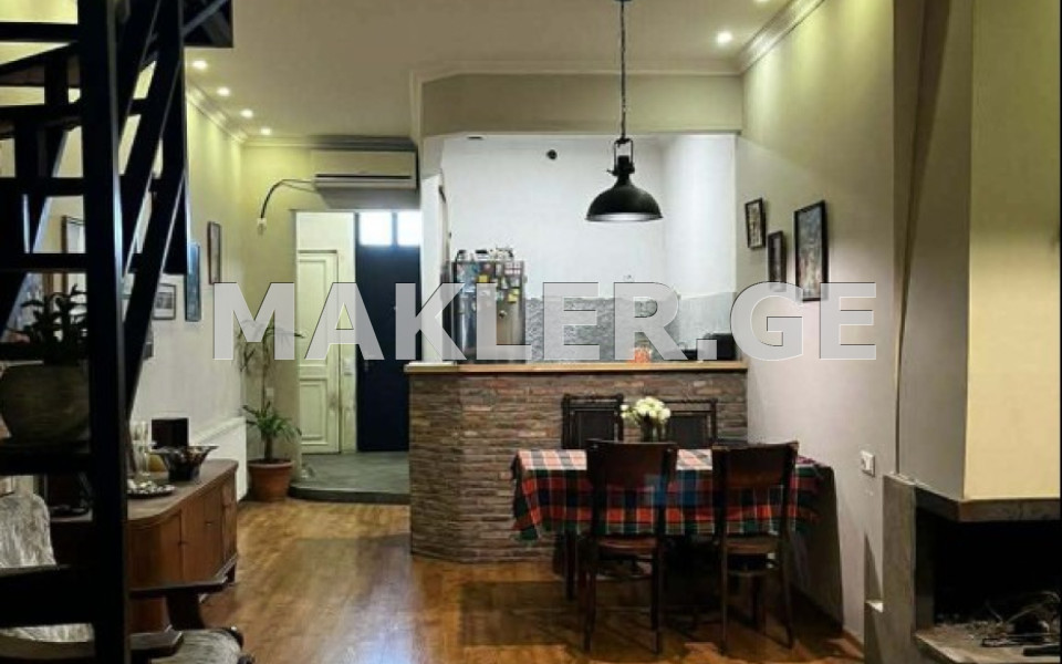  למכירה 5 חֶדֶר  דִירָה in Mtatsminda dist. (Old Tbilisi)  in Mtkvari st. 
