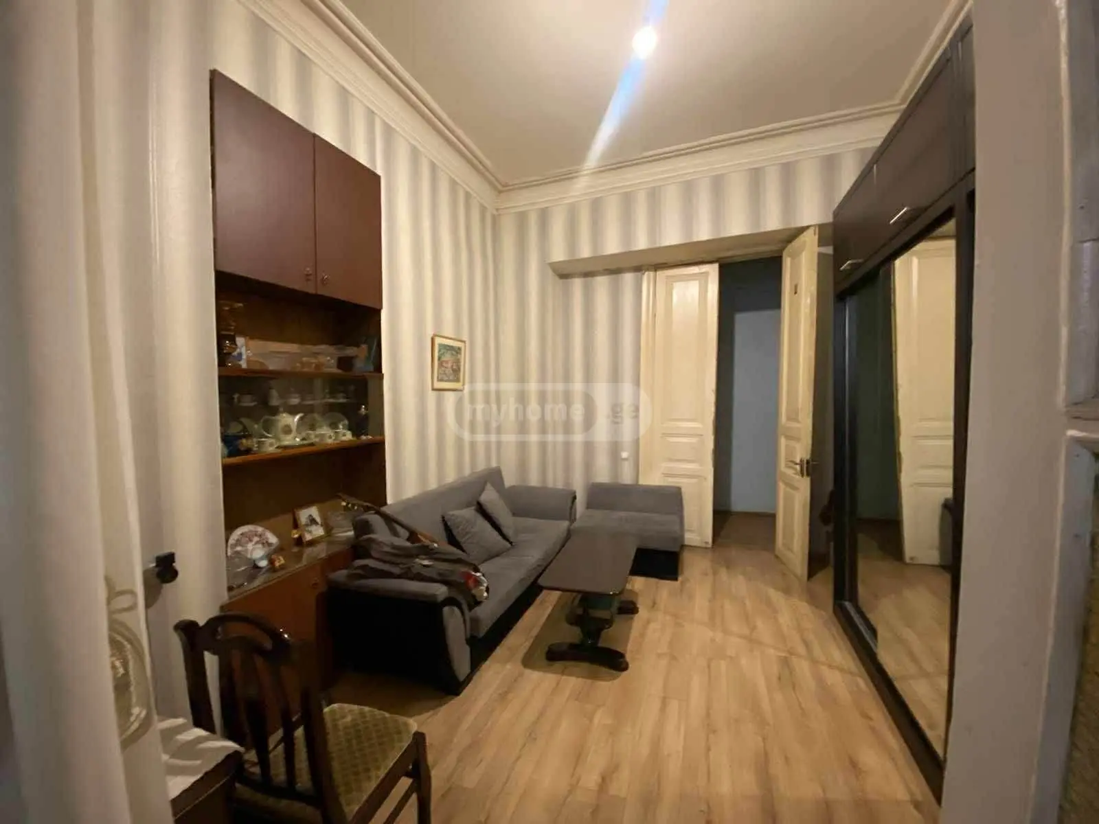  იყიდება 3 ოთახიანი  ბინა მთაწმინდაზე (ძველ თბილისში)  თაბუკაშვილის ჩიხში 