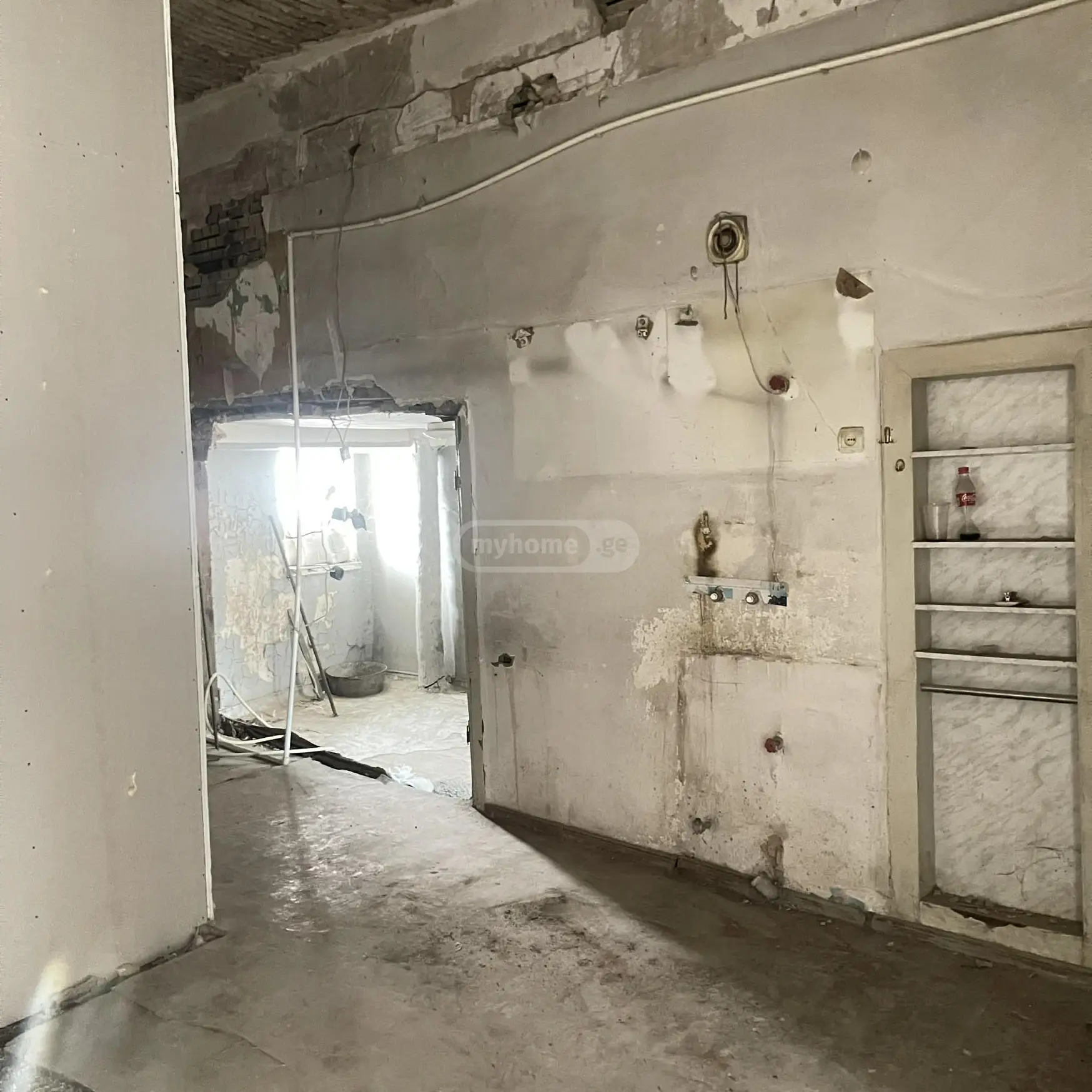  იყიდება 3 ოთახიანი  ბინა მთაწმინდაზე (ძველ თბილისში)  თაბუკაშვილის ჩიხში 