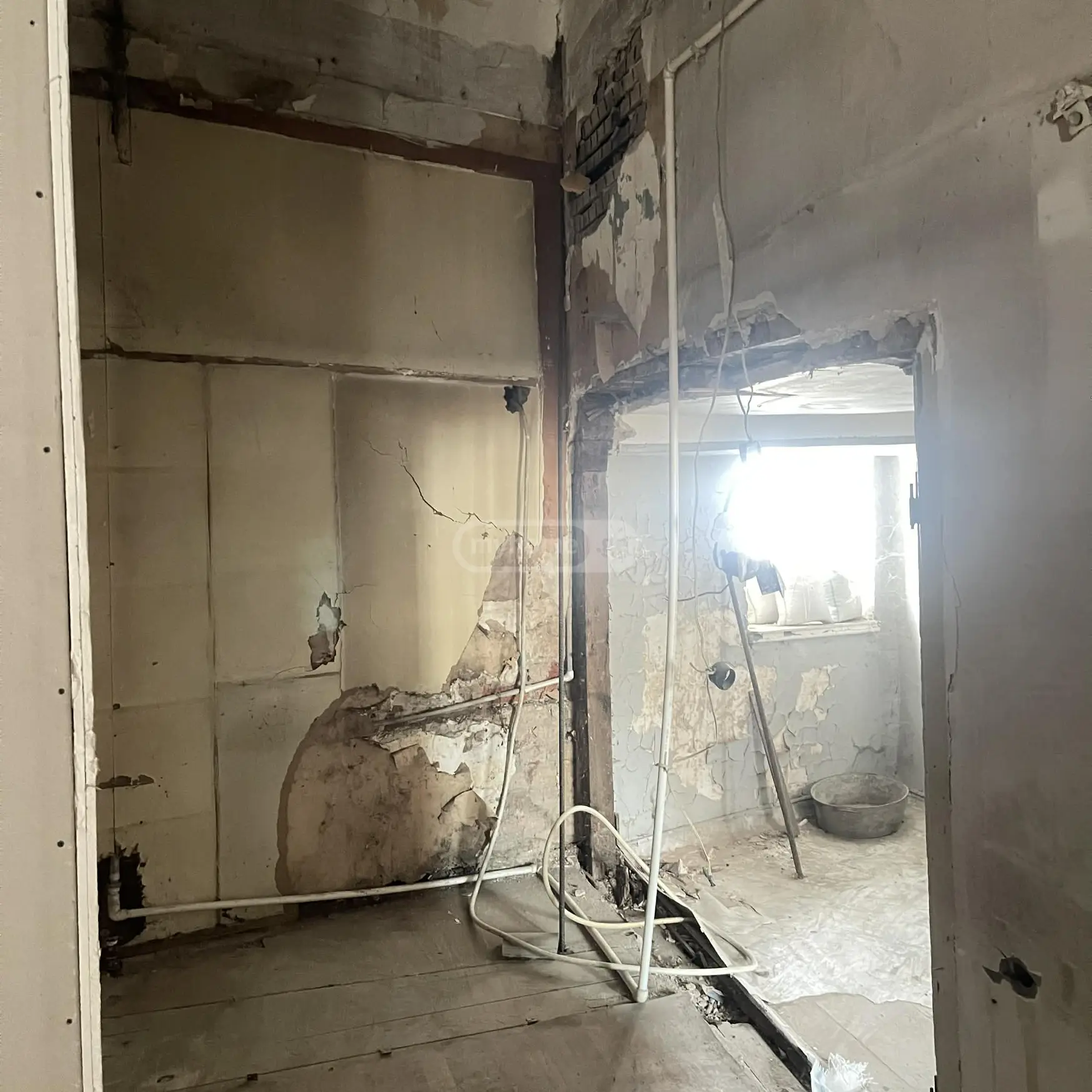  იყიდება 3 ოთახიანი  ბინა მთაწმინდაზე (ძველ თბილისში)  თაბუკაშვილის ჩიხში 