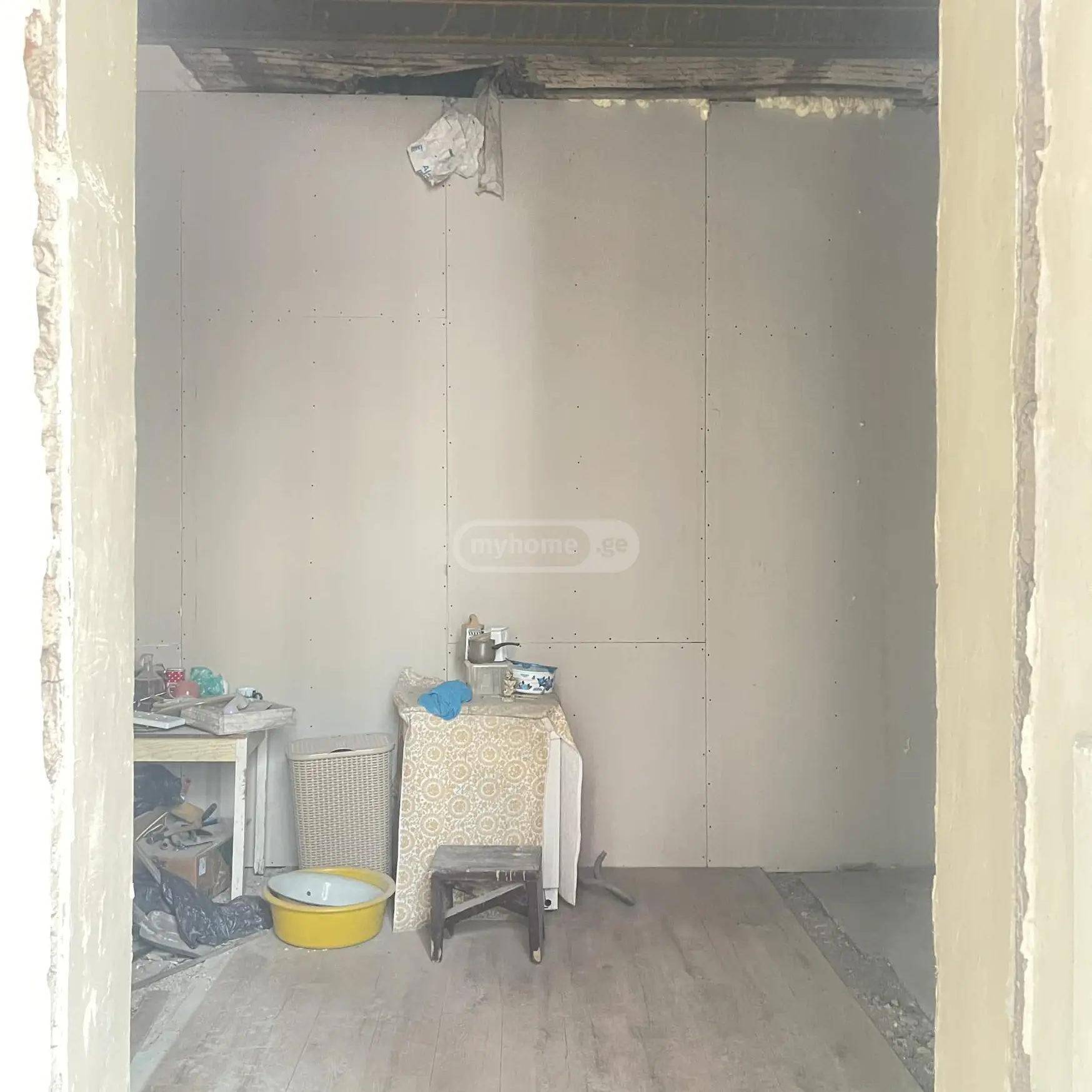  იყიდება 3 ოთახიანი  ბინა მთაწმინდაზე (ძველ თბილისში)  თაბუკაშვილის ჩიხში 