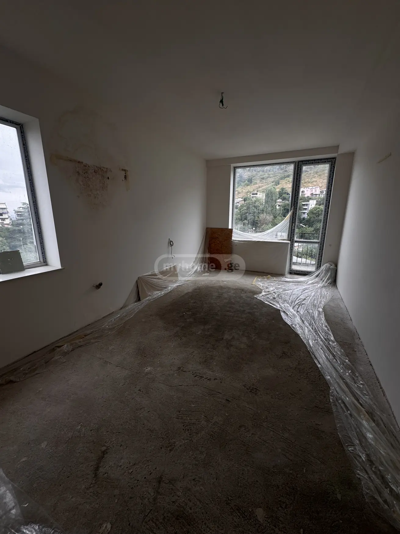  Продается 5 комнатная  Квартира в Ваке  на ул. Н. Джвания 