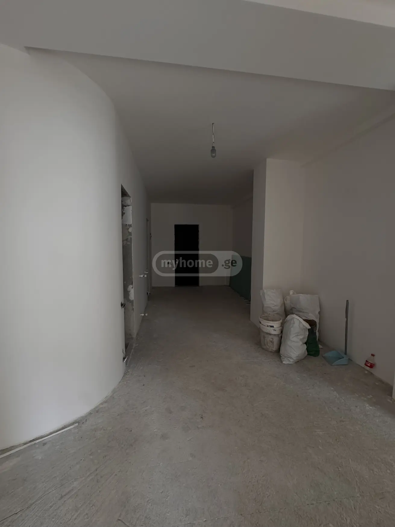  Продается 5 комнатная  Квартира в Ваке  на ул. Н. Джвания 