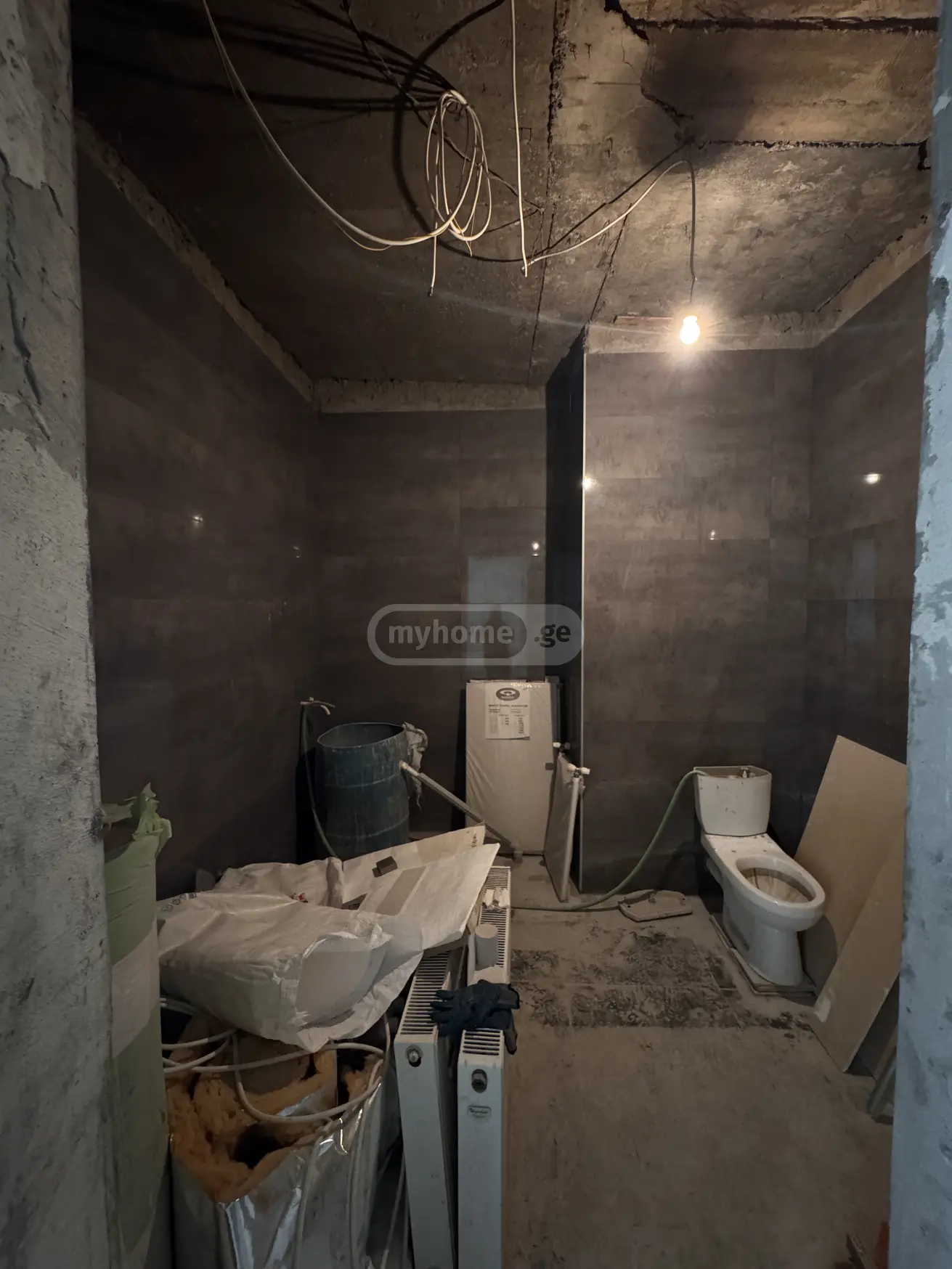  Продается 5 комнатная  Квартира в Ваке  на ул. Н. Джвания 