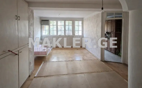  იყიდება 3 ოთახიანი  ბინა საბურთალოზე  ვაჟა-ფშაველას გამზირზე 