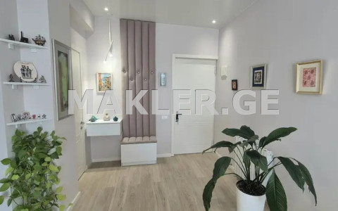  იყიდება 2 ოთახიანი  ბინა საბურთალოზე  საირმის ქუჩაზე 