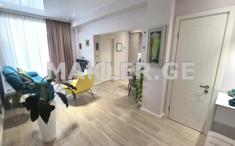  იყიდება 2 ოთახიანი  ბინა საბურთალოზე  საირმის ქუჩაზე 