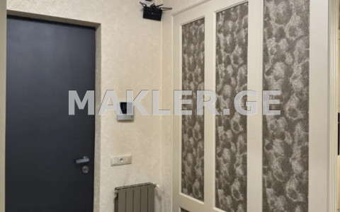  იყიდება 3 ოთახიანი  ბინა ვაკეში  ი. ჭავჭავაძის გამზ. 