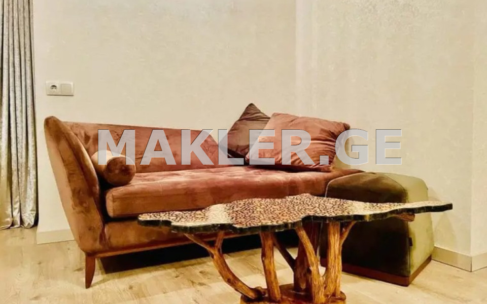  იყიდება 3 ოთახიანი  ბინა ვაკეში  ი. ჭავჭავაძის გამზ. 