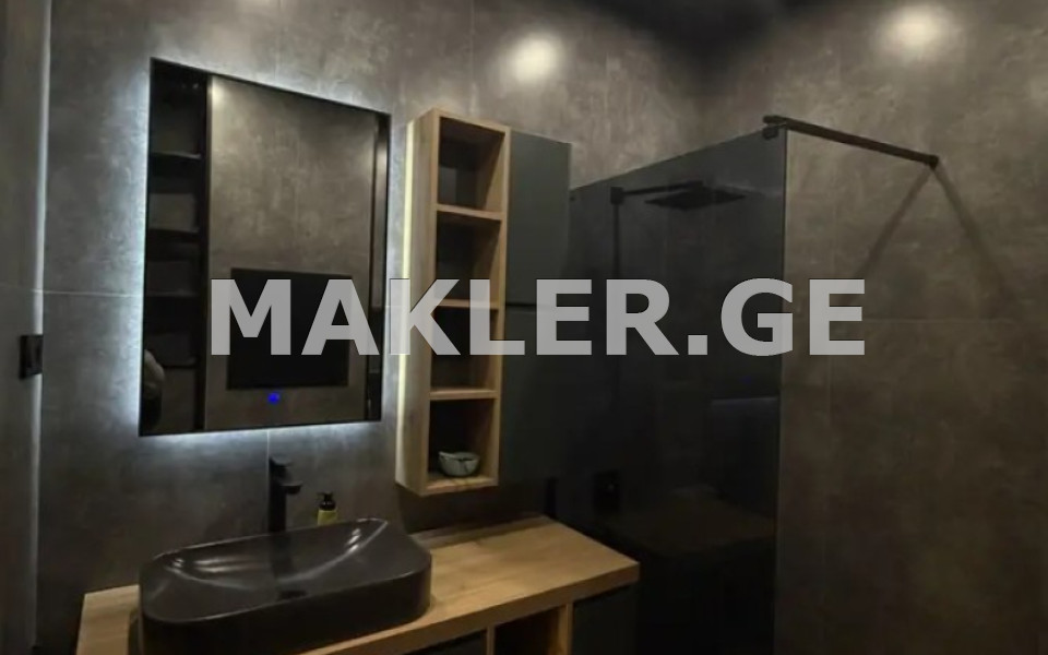  იყიდება 2 ოთახიანი  ბინა ვაკეში  ი. ჭავჭავაძის გამზ. 