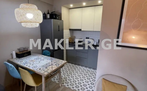  ქირავდება 2 ოთახიანი  ბინა საბურთალოზე  უნივერსიტეტის ქუჩაზე 