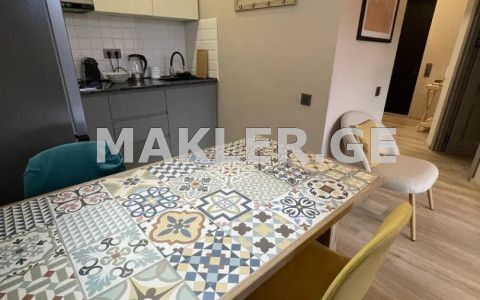  ქირავდება 2 ოთახიანი  ბინა საბურთალოზე  უნივერსიტეტის ქუჩაზე 