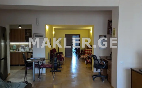  იყიდება 3 ოთახიანი  ბინა საბურთალოზე  პეკინის გამზირზე 