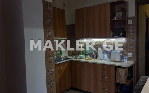  იყიდება 3 ოთახიანი  ბინა საბურთალოზე  პეკინის გამზირზე 